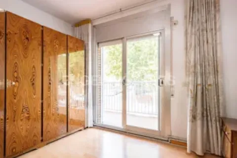 Квартира с 4 спальнями в Эсплугес-де-Льобрегате, Барселона, Каталония, Испания № 3185