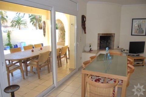 Купить виллу в Розы, Испания с 5 спален, 175м², № 876 - фото 3