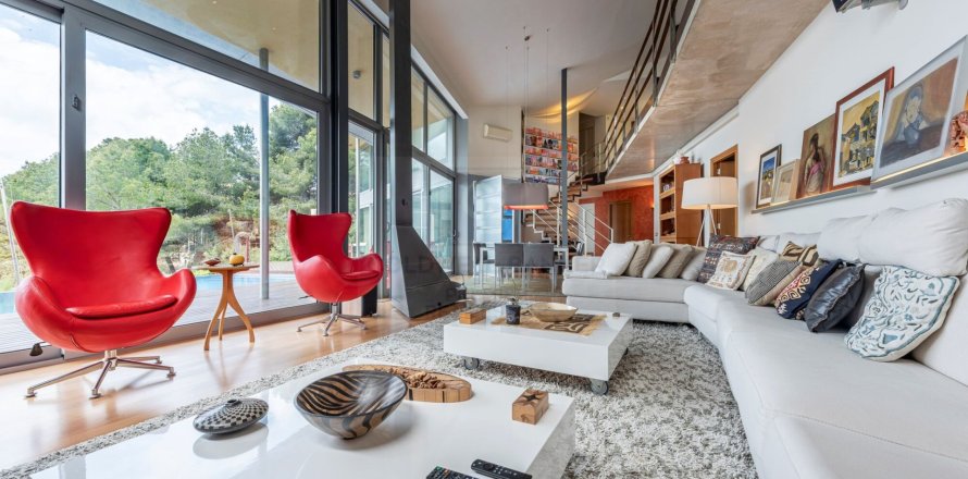 Вилла с 4 спальнями в Таррагоне, Каталония, Испания № 5715