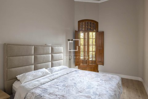 Снять в аренду квартиру в Барселона, Испания с 2 спальни, 137м², № 6354 - фото 2