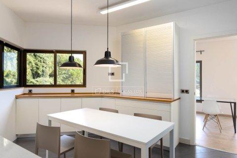 Снять в аренду виллу в Сан-Андреу-де-Льяванерес, Испания с 5 спален, 344м², № 6356 - фото 13