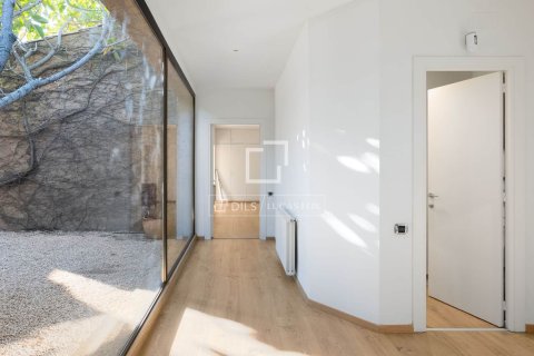 Снять в аренду виллу в Сан-Андреу-де-Льяванерес, Испания с 5 спален, 344м², № 6356 - фото 14