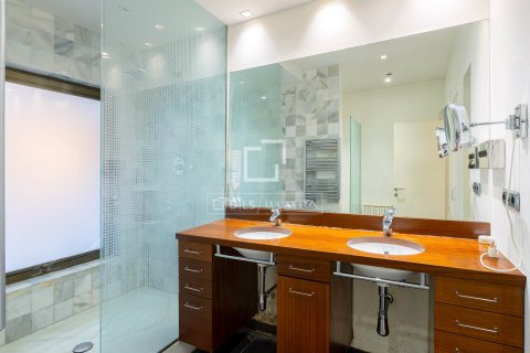 Снять в аренду виллу в Сан-Андреу-де-Льяванерес, Испания с 5 спален, 344м², № 6356 - фото 22