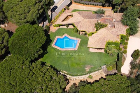 Снять в аренду виллу в Сан-Андреу-де-Льяванерес, Испания с 5 спален, 344м², № 6356 - фото 2