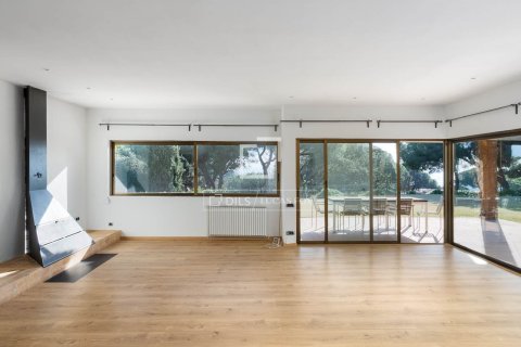 Снять в аренду виллу в Сан-Андреу-де-Льяванерес, Испания с 5 спален, 344м², № 6356 - фото 9