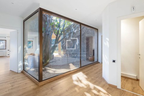 Снять в аренду виллу в Сан-Андреу-де-Льяванерес, Испания с 5 спален, 344м², № 6356 - фото 15