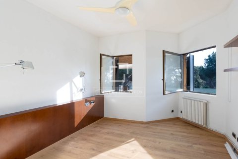 Снять в аренду виллу в Сан-Андреу-де-Льяванерес, Испания с 5 спален, 344м², № 6356 - фото 24