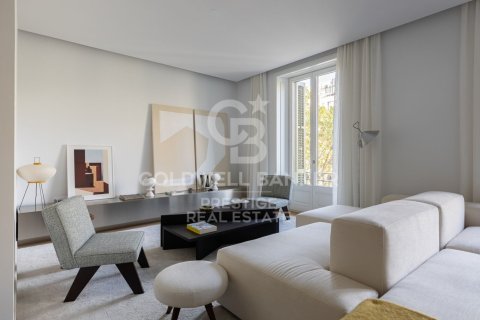 Apartamento de 2 dormitorios en venta en Barcelona, Cataluña, Spain № 5996 - foto 14