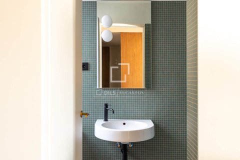 Apartamento de 3 dormitorios en venta en Barcelona, Cataluña, Spain № 4079 - foto 25