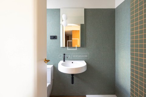 Apartamento de 3 dormitorios en venta en Barcelona, Cataluña, Spain № 4079 - foto 26