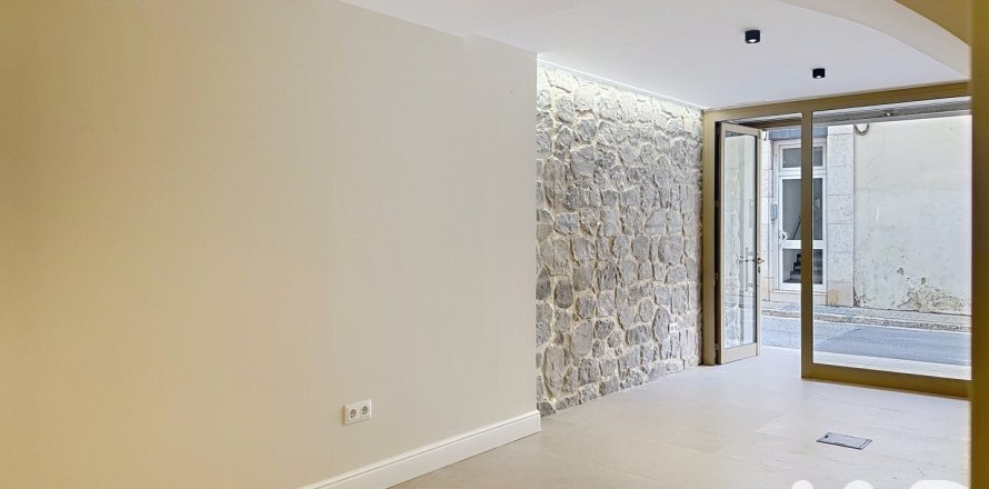 49 sq.m. commercial property for rent in Vilanova i la Geltru, Barcelona, Catalonia, Spain № 5121