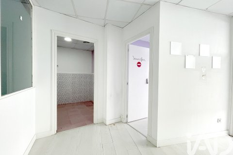 Propiedad comercial de 8 dormitorios en alquiler en Sabadell, Barcelona, Cataluña, Spain № 5124 - foto 8