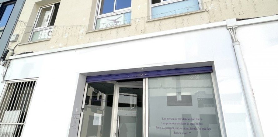 Propiedad comercial de 8 dormitorios en alquiler en Sabadell, Barcelona, Cataluña, Spain № 5124