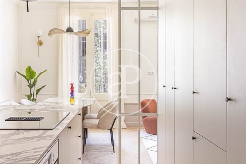 Квартира с 2 спальнями в Эшампле, Барселона, Каталония, Испания № 2412