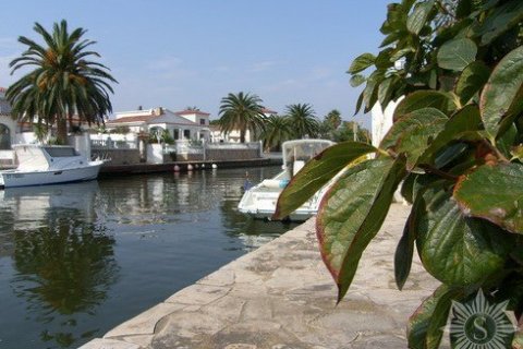 Вилла с 3 спальнями в Розы, Герона, Каталония, Испания № 870