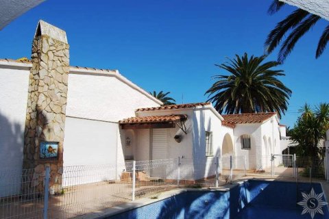 Купить виллу в Розы, Испания с 3 спальни, 100м², № 872 - фото 6