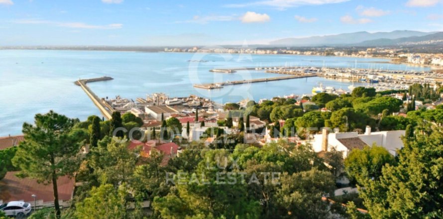 4 bedrooms villa for sale in Roses, Girona, Catalonia, Spain № 5787