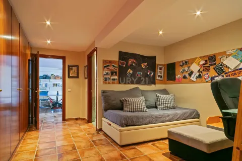Сasa de 5 dormitorios en venta en Sant Pere de Ribes, Barcelona, Cataluña, Spain № 6917 - foto 27