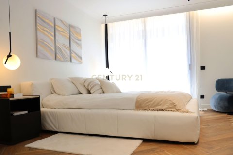 Apartamento de 4 dormitorios en venta en Barcelona, Cataluña, Spain № 6918 - foto 27