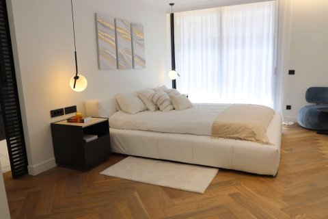 Apartamento de 4 dormitorios en venta en Barcelona, Cataluña, Spain № 6918 - foto 26