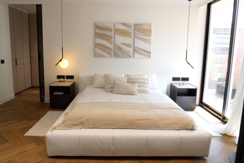 Apartamento de 4 dormitorios en venta en Barcelona, Cataluña, Spain № 6918 - foto 24