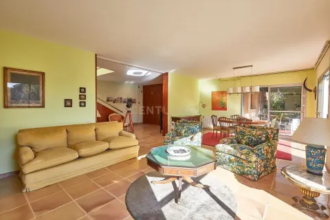 Сasa de 5 dormitorios en venta en Premia De Dalt, Barcelona, Cataluña, Spain № 6915 - foto 4