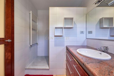 Сasa de 5 dormitorios en venta en Premia De Dalt, Barcelona, Cataluña, Spain № 6915 - foto 29