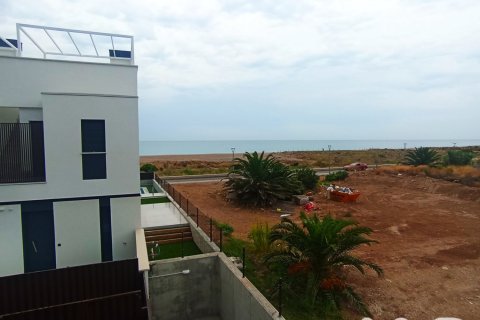 3 bedrooms townhouse for sale in Vandellòs i l'Hospitalet de l'Infant, Tarragona, Catalonia, Spain № 4892 - photo 13