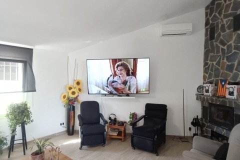 Купить дом в Л'Аметлья-де-Мар, Испания с 3 спальни, 138м², № 4889 - фото 2