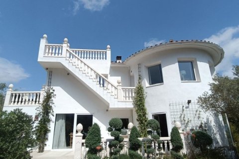 Купить дом в Камарлес, Испания с 6 спален, 350м², № 4888 - фото 2