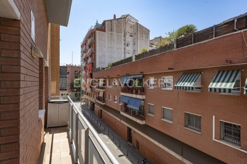 Квартира с 4 спальнями в Сантс-Монтжуике, Барселона, Каталония, Испания № 2632