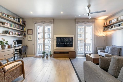 Квартира с 3 спальнями в Эшампле, Барселона, Каталония, Испания № 2517