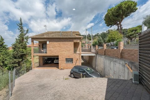 Дом с 4 спальнями в Сан-Фост-де-Кампсентеллесе, Барселона, Каталония, Испания № 1930