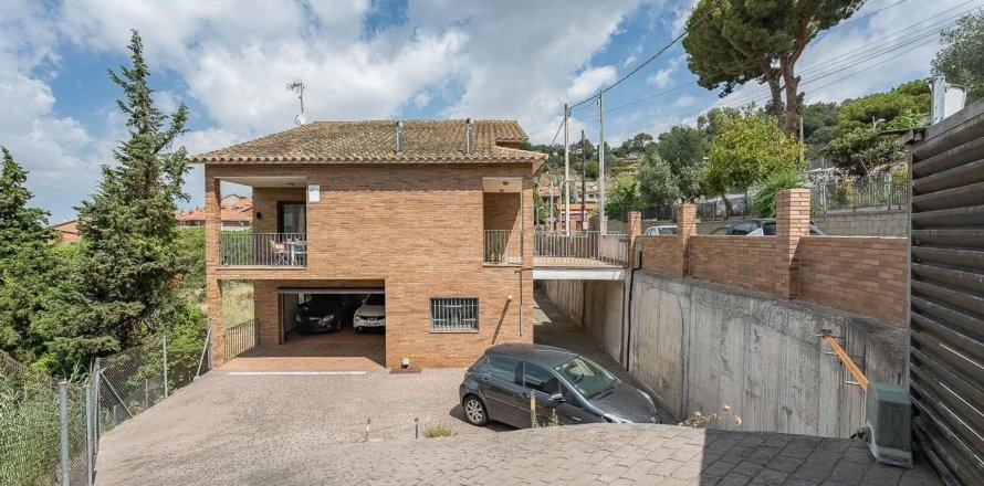 Дом с 4 спальнями в Сан-Фост-де-Кампсентеллесе, Барселона, Каталония, Испания № 1930