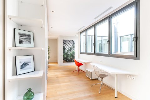 Снять в аренду квартиру в Барселона, Испания с 4 комнаты, № 1554 - фото 12