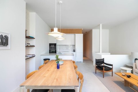 Apartamento de 3 dormitorios en alquiler en Barcelona, Cataluña, Spain № 1553 - foto 4