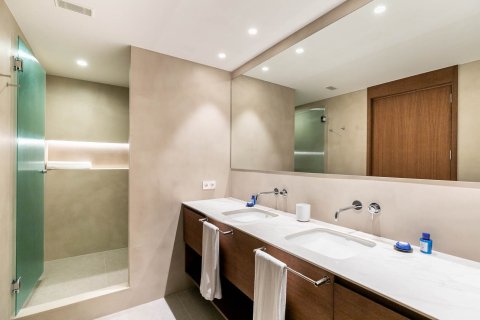 Apartamento de 3 dormitorios en alquiler en Barcelona, Cataluña, Spain № 1553 - foto 12