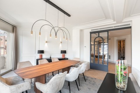 Apartamento de 4 dormitorios en alquiler en Barcelona, Cataluña, Spain № 1552 - foto 19