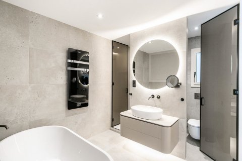 Apartamento de 4 dormitorios en alquiler en Barcelona, Cataluña, Spain № 1552 - foto 16