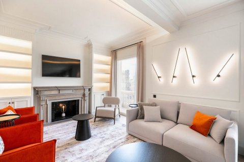 Apartamento de 4 dormitorios en alquiler en Barcelona, Cataluña, Spain № 1552 - foto 4