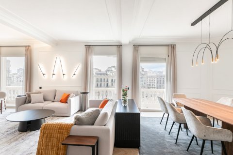 Apartamento de 4 dormitorios en alquiler en Barcelona, Cataluña, Spain № 1552 - foto 20