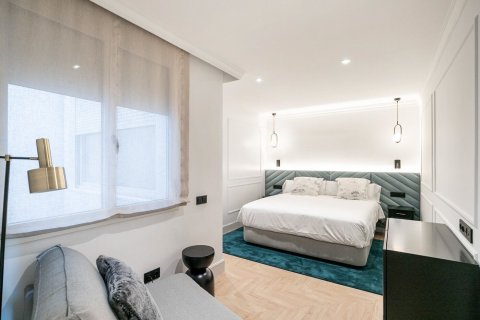 Apartamento de 4 dormitorios en alquiler en Barcelona, Cataluña, Spain № 1552 - foto 10