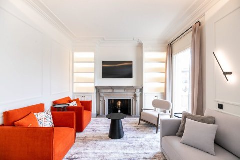 Apartamento de 4 dormitorios en alquiler en Barcelona, Cataluña, Spain № 1552 - foto 3