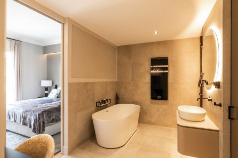 Apartamento de 4 dormitorios en alquiler en Barcelona, Cataluña, Spain № 1552 - foto 15