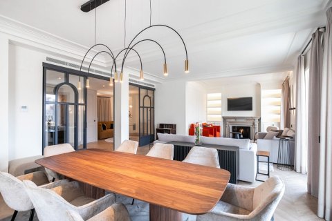 Apartamento de 4 dormitorios en alquiler en Barcelona, Cataluña, Spain № 1552 - foto 7