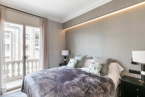 Apartamento de 4 dormitorios en alquiler en Barcelona, Cataluña, Spain № 1552 - foto 13
