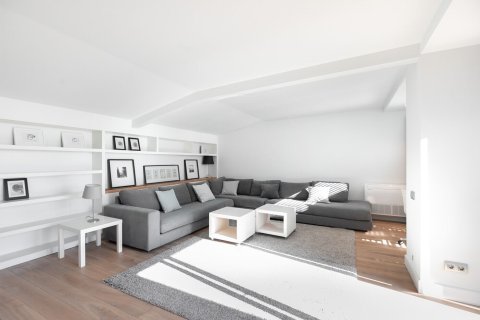 Apartamento de 4 dormitorios en alquiler en Barcelona, Cataluña, Spain № 1550 - foto 10