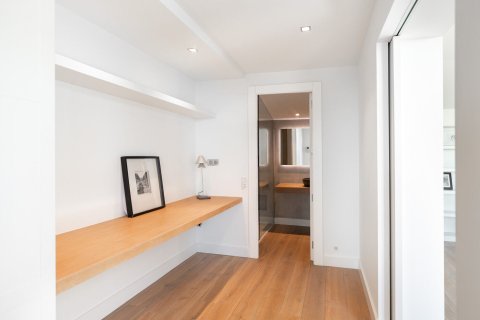 Apartamento de 4 dormitorios en alquiler en Barcelona, Cataluña, Spain № 1550 - foto 11