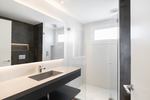 Apartamento de 4 dormitorios en alquiler en Barcelona, Cataluña, Spain № 1550 - foto 18