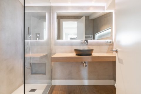 Apartamento de 4 dormitorios en alquiler en Barcelona, Cataluña, Spain № 1550 - foto 21